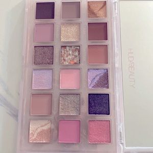 Huda Beauty - Rose Quartz ALMOST NEW